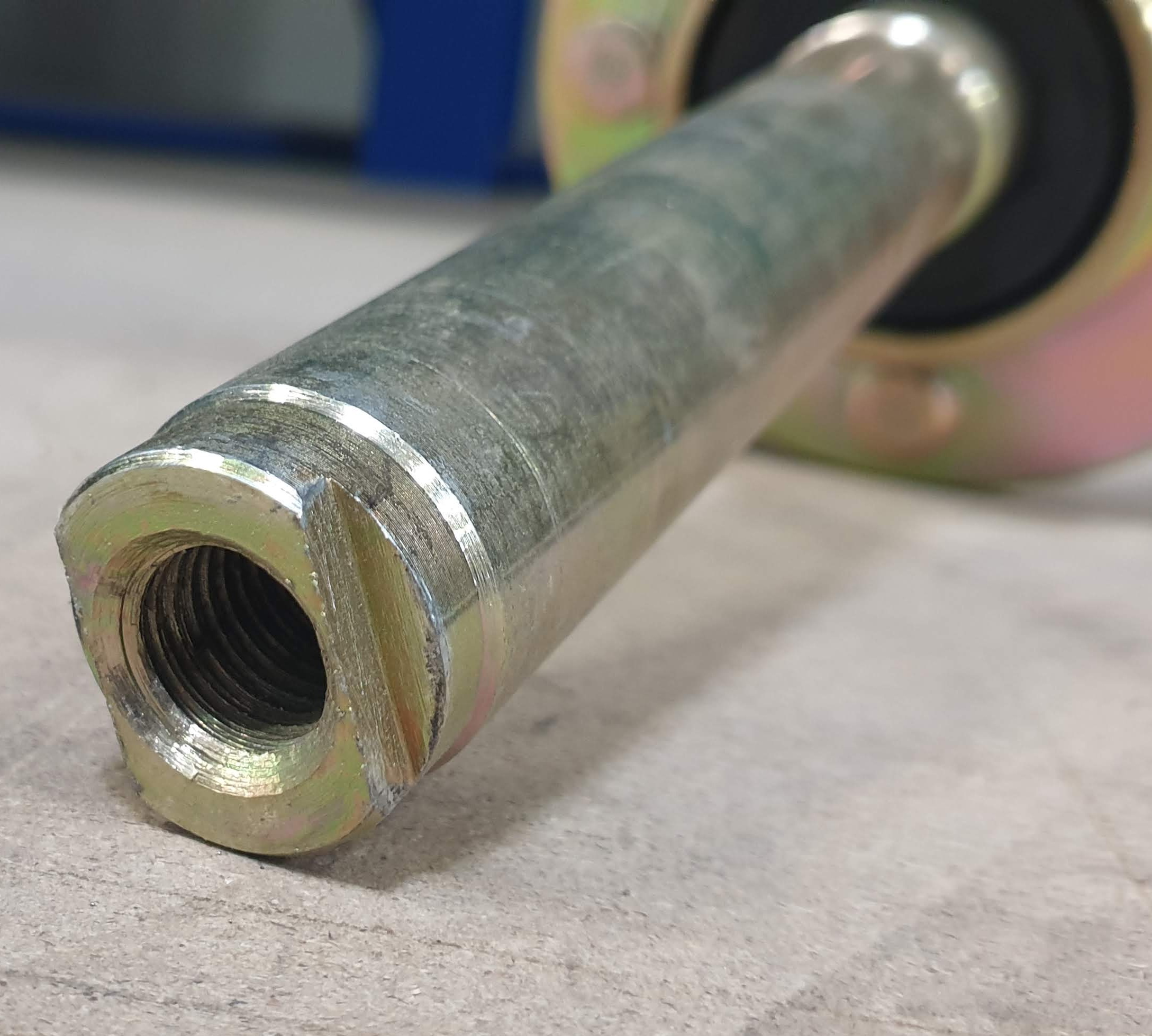 SHARK COMPLETE HUB WITH BEARING