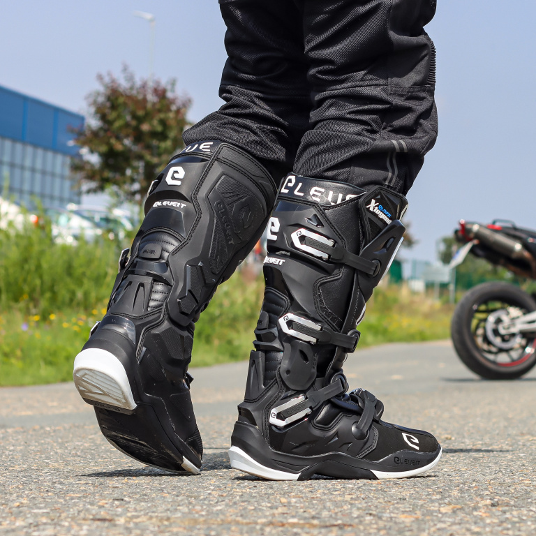 Eleveit X LEGEND black